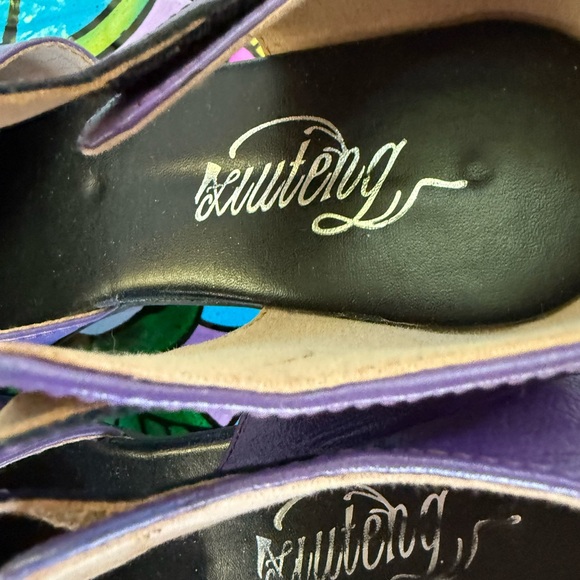 Delightful Size 8 Leather Purple Peep Toe 1.5inch heels with Floral Accent - Picture 4 of 7